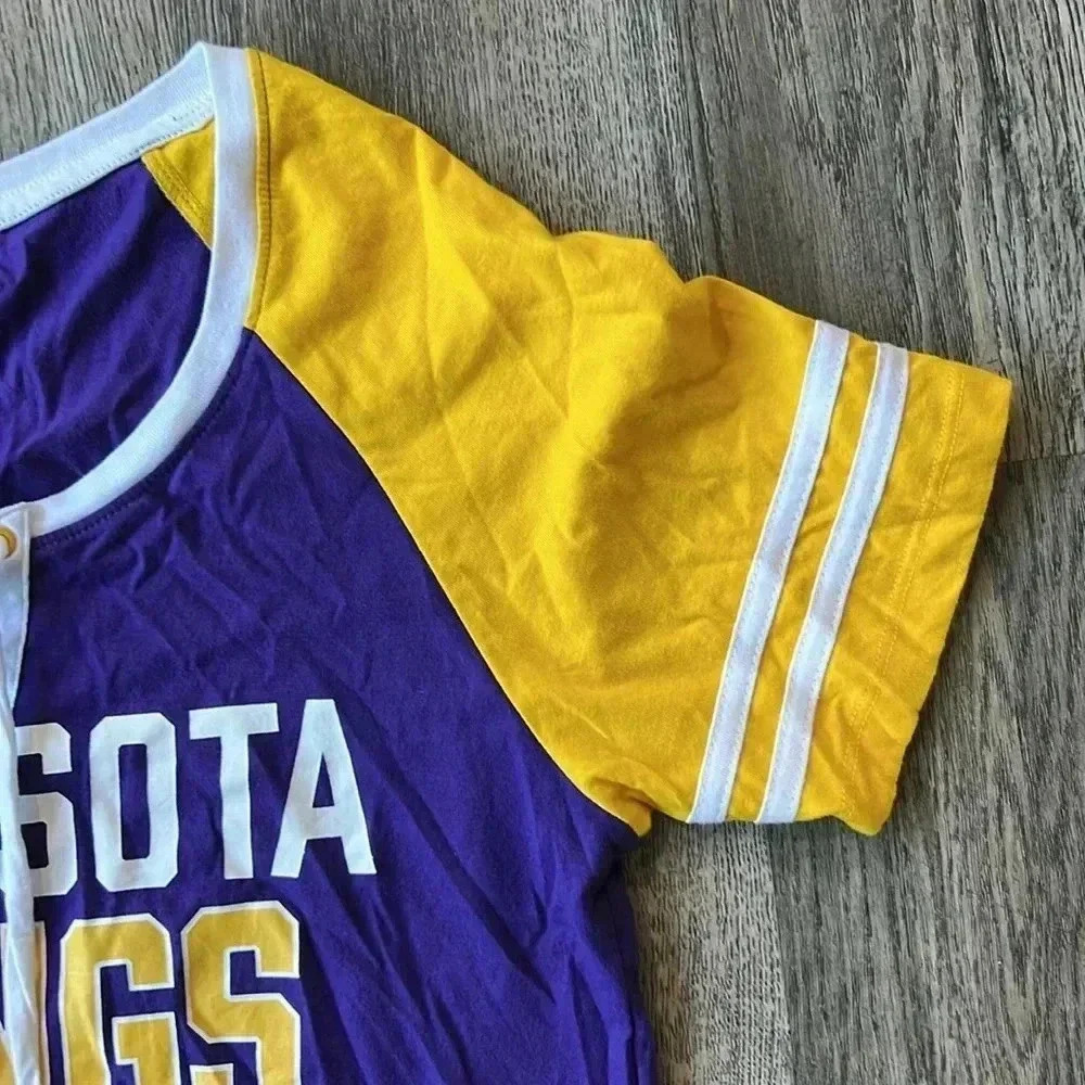 New Era Top Purple Minnesota Vikings Lace Up Short Sleeve Tee Shirt Size Medium - Picture 5 of 8